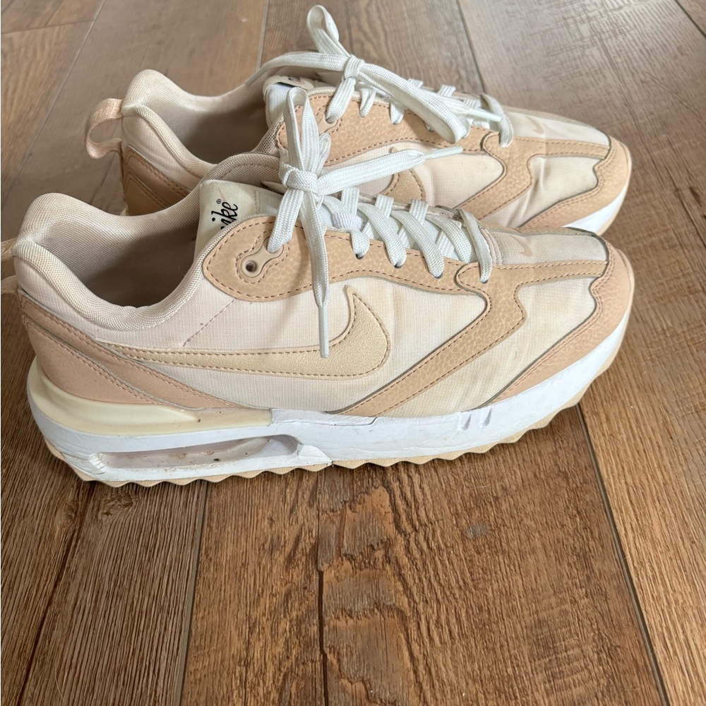 Nike Air Max Dawn- women’s size 9.5